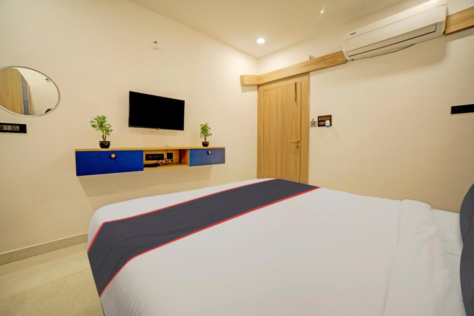 Hotel Collection O Lakeview Castle Warangal Exterior foto